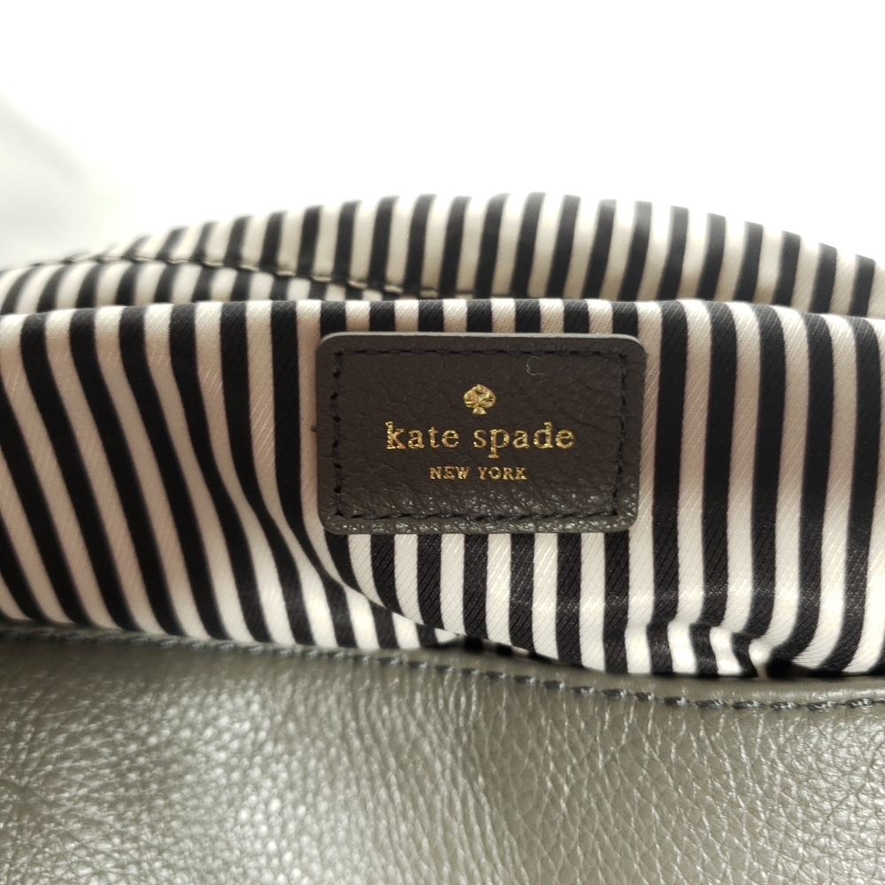Kate Spade - Cobble Hill Leslie Leather Tote in French Grey - Picture 12 of 14